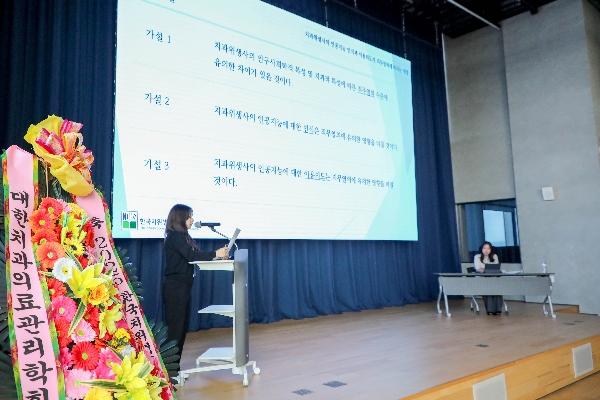 [수상] 신한대학교 보건대학 치위생학과 2025년도 한국치위생과학회 학생학술포스터 부문 “금, 은, 동, 장려상” 수상 대표이미지